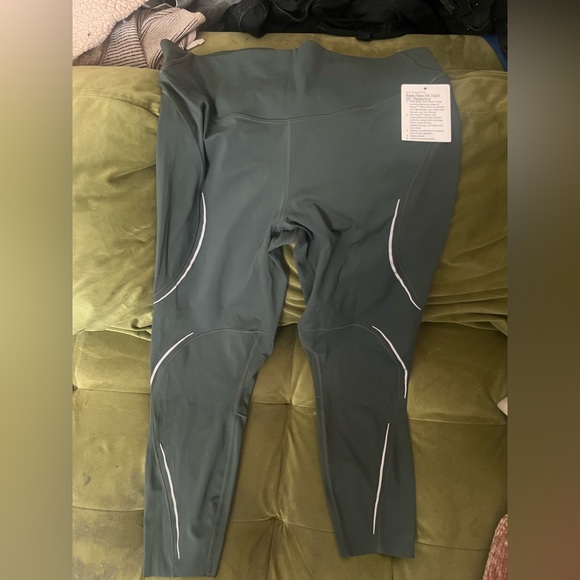 NWT Lululemon Base Pace High-Rise Reflective Tight 25” - Picture 3 of 5